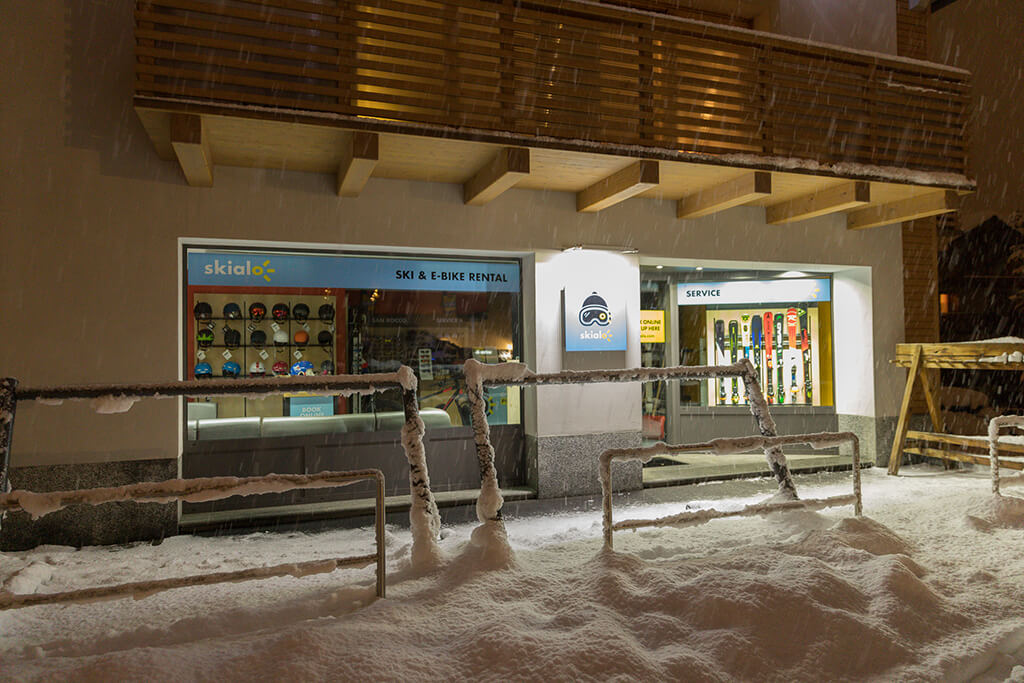 01 18 01 001 02 skialo ski rental livigno san rocco